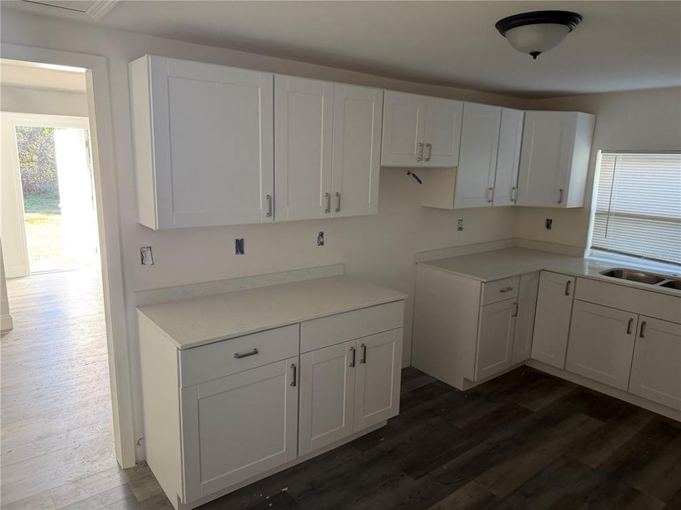 For Rent: $1,099 (2 beds, 1 baths, 783 Square Feet)