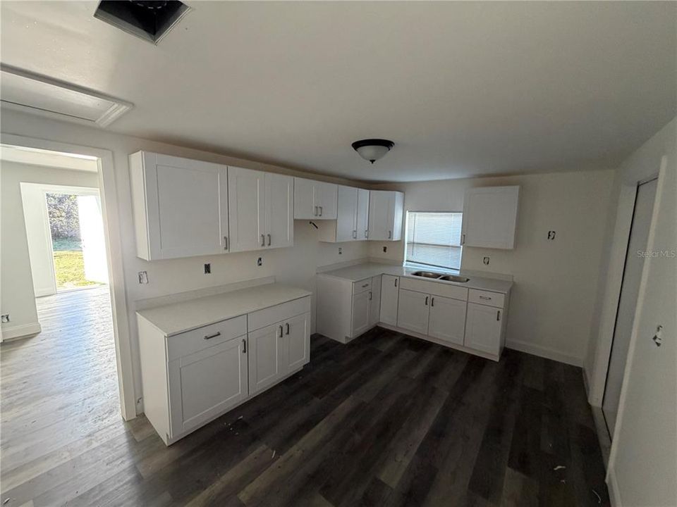 For Rent: $1,099 (2 beds, 1 baths, 783 Square Feet)