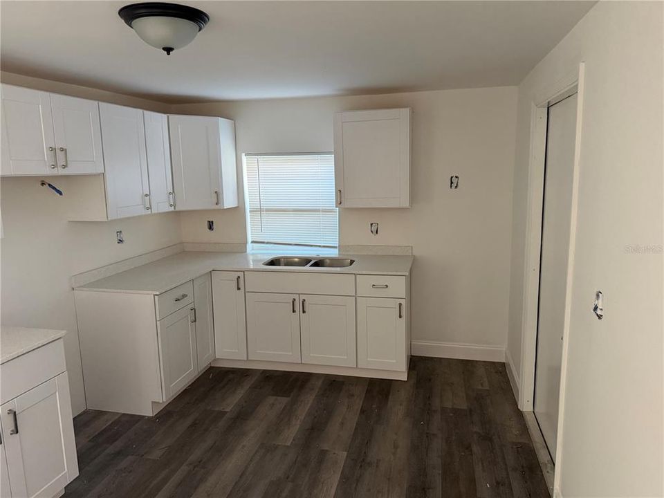 For Rent: $1,099 (2 beds, 1 baths, 783 Square Feet)