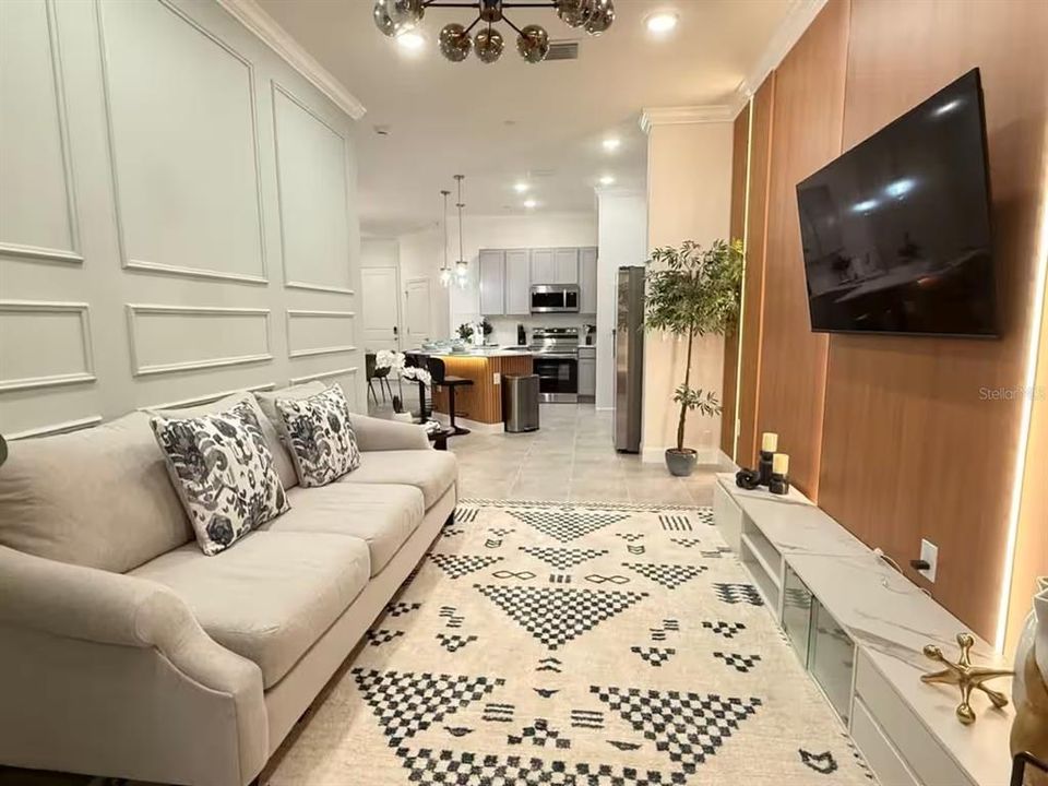 For Sale: $895,000 (5 beds, 5 baths, 1918 Square Feet)