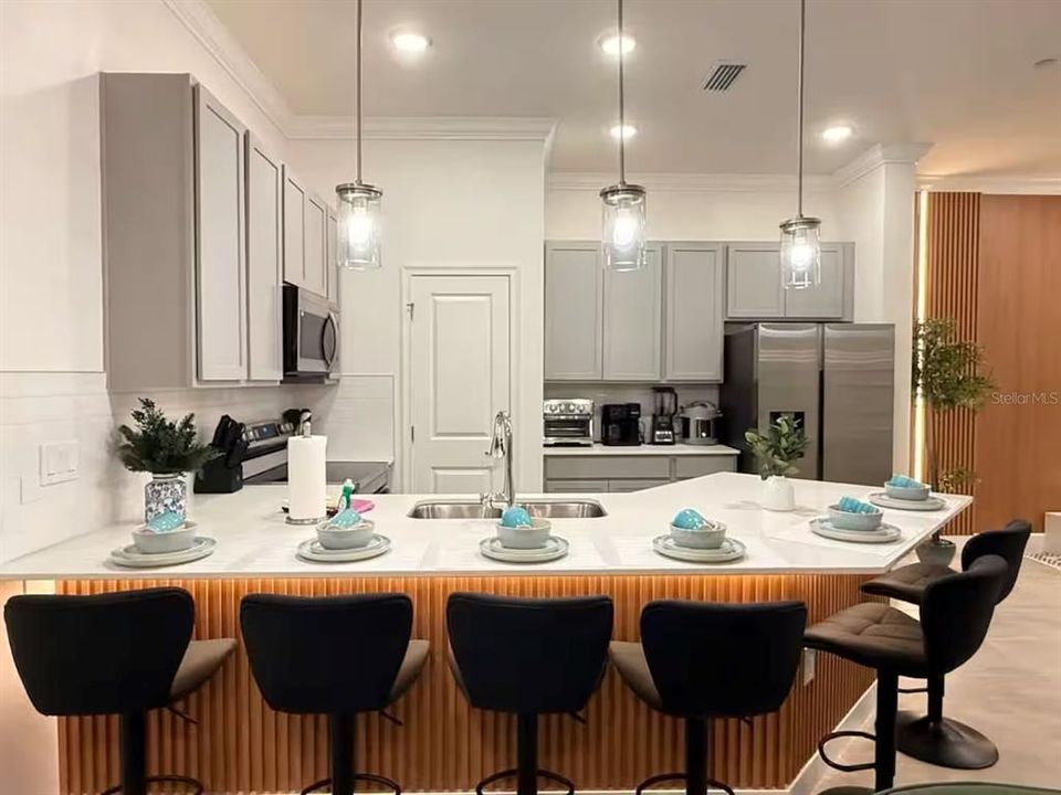 For Sale: $895,000 (5 beds, 5 baths, 1918 Square Feet)