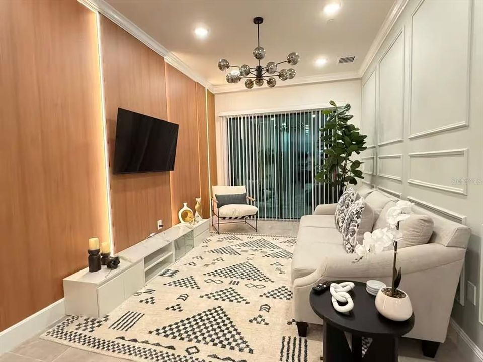 For Sale: $895,000 (5 beds, 5 baths, 1918 Square Feet)