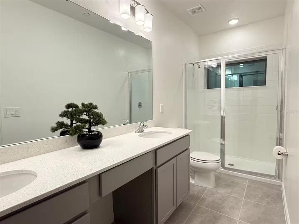 For Sale: $895,000 (5 beds, 5 baths, 1918 Square Feet)