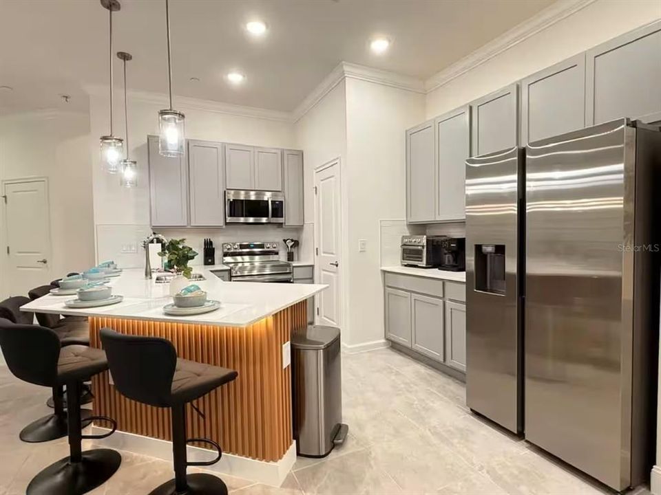 For Sale: $895,000 (5 beds, 5 baths, 1918 Square Feet)
