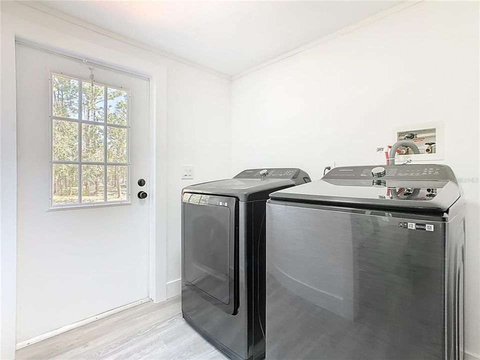 En Venta: $329,990 (4 camas, 2 baños, 1836 Pies cuadrados)