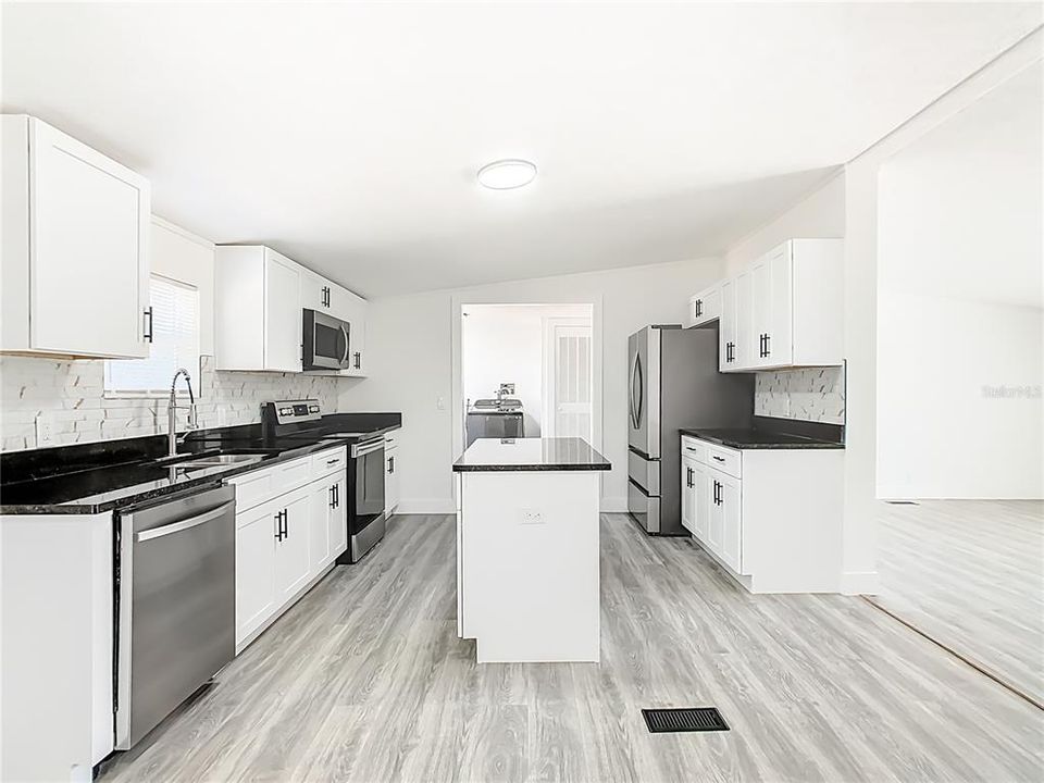 En Venta: $329,990 (4 camas, 2 baños, 1836 Pies cuadrados)