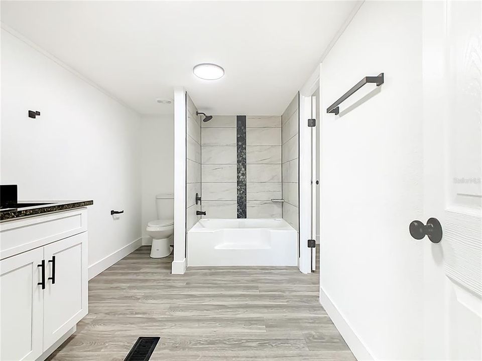 En Venta: $329,990 (4 camas, 2 baños, 1836 Pies cuadrados)