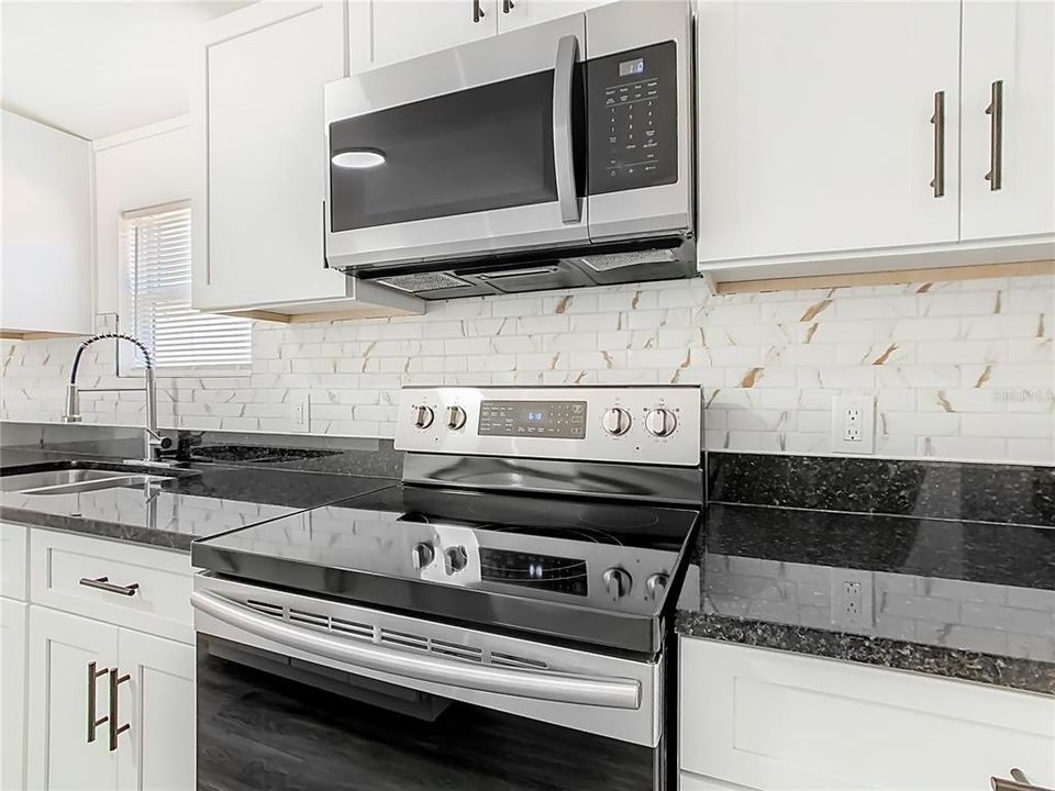 En Venta: $329,990 (4 camas, 2 baños, 1836 Pies cuadrados)