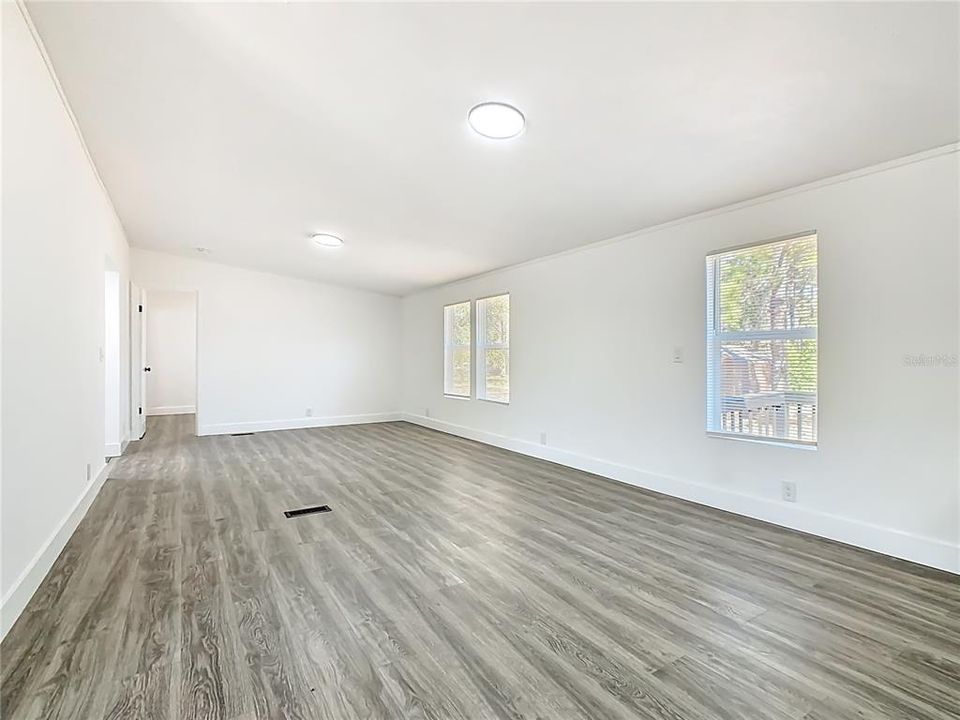 En Venta: $329,990 (4 camas, 2 baños, 1836 Pies cuadrados)