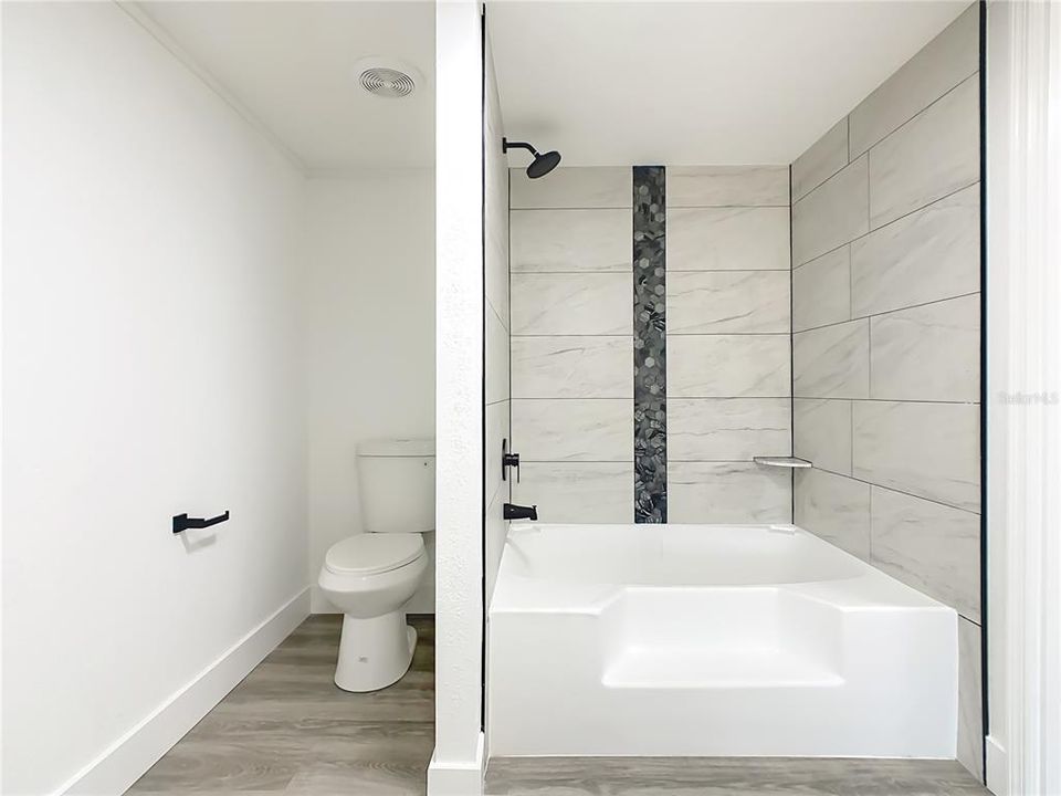 En Venta: $329,990 (4 camas, 2 baños, 1836 Pies cuadrados)