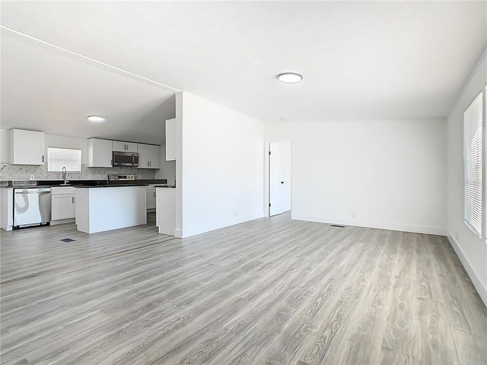 En Venta: $329,990 (4 camas, 2 baños, 1836 Pies cuadrados)