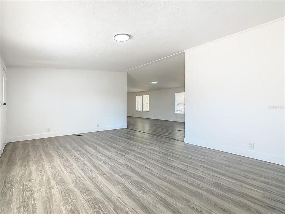 En Venta: $329,990 (4 camas, 2 baños, 1836 Pies cuadrados)