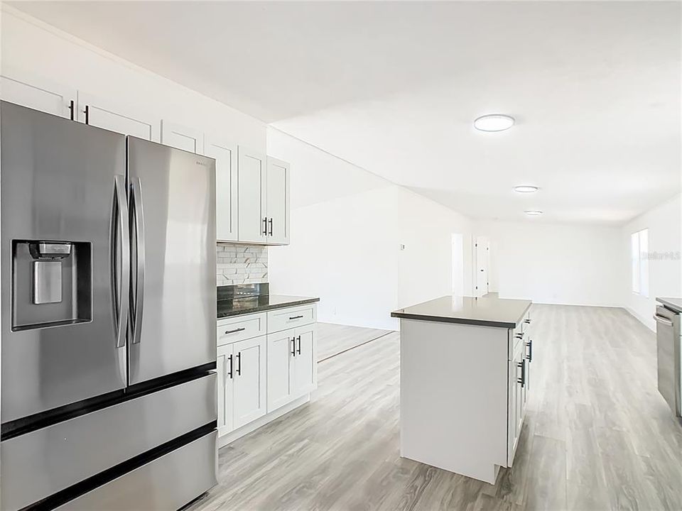 En Venta: $329,990 (4 camas, 2 baños, 1836 Pies cuadrados)