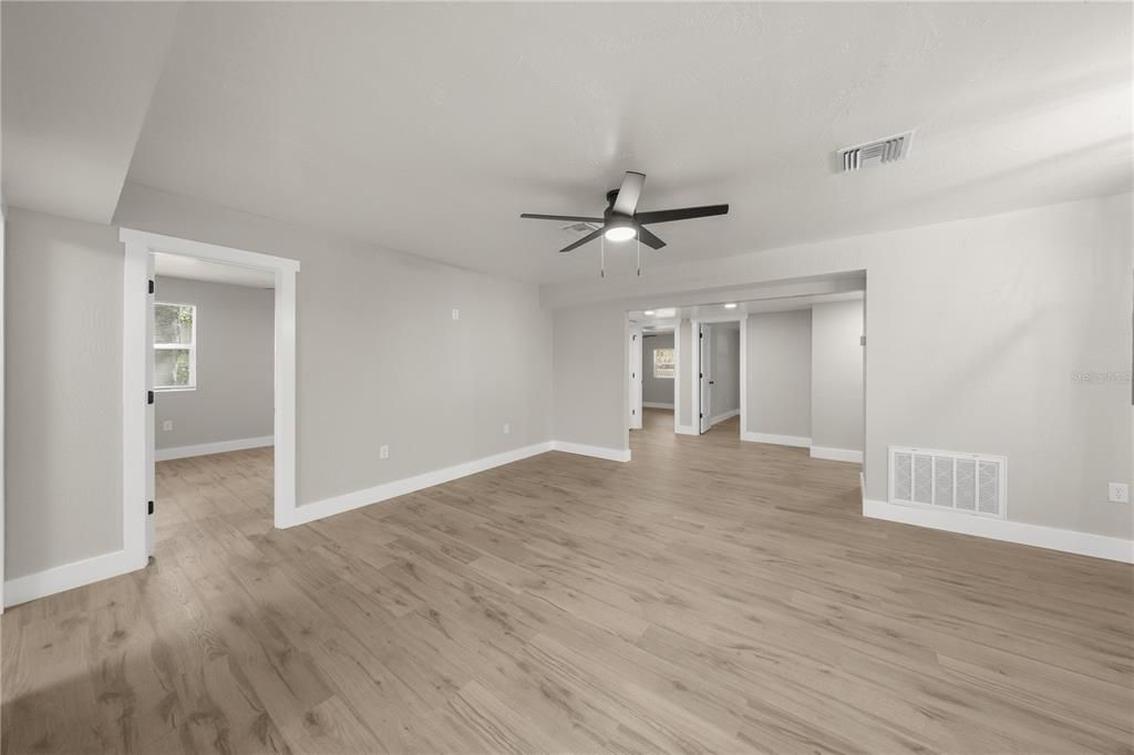 Active With Contract: $220,000 (3 beds, 2 baths, 1248 Square Feet)