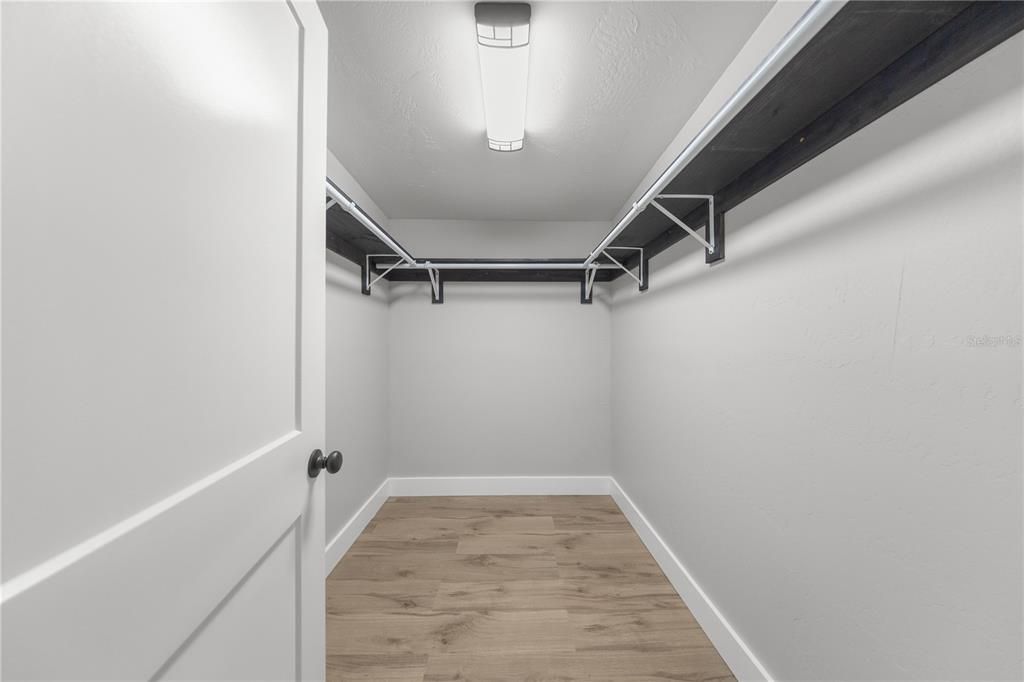 Active With Contract: $220,000 (3 beds, 2 baths, 1248 Square Feet)