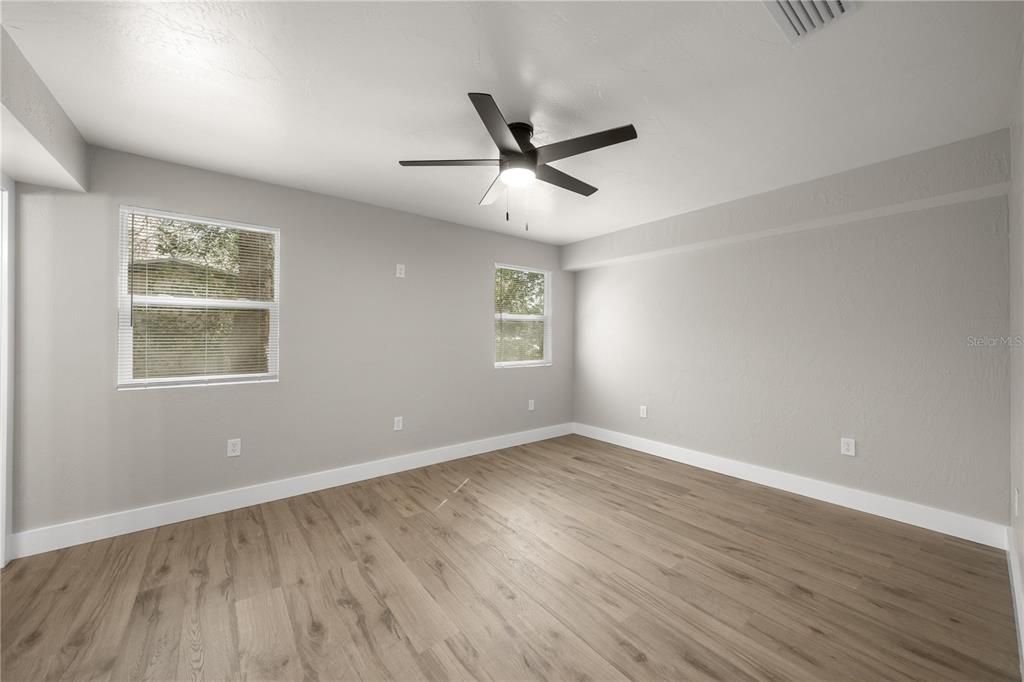 Active With Contract: $220,000 (3 beds, 2 baths, 1248 Square Feet)