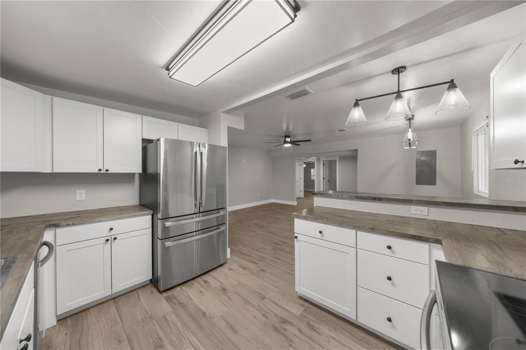 Active With Contract: $220,000 (3 beds, 2 baths, 1248 Square Feet)