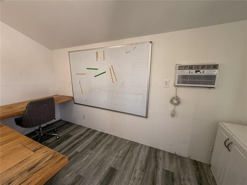 Active With Contract: $305,000 (3 beds, 2 baths, 1040 Square Feet)