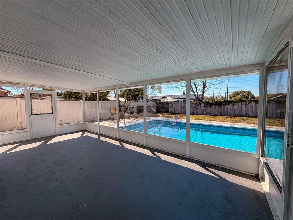 Active With Contract: $305,000 (3 beds, 2 baths, 1040 Square Feet)