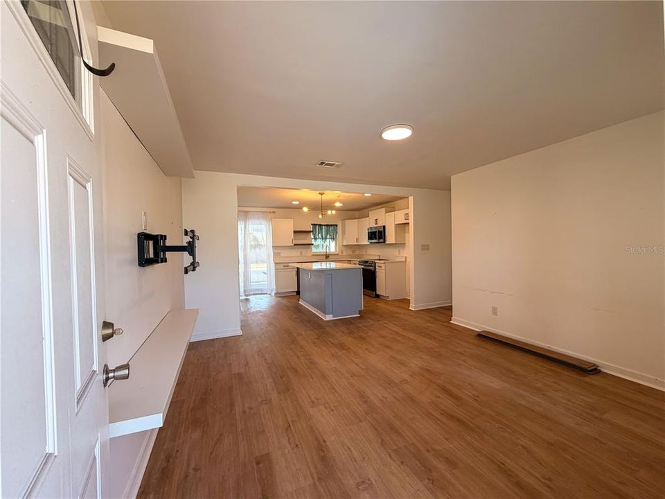 Active With Contract: $305,000 (3 beds, 2 baths, 1040 Square Feet)