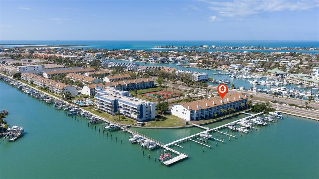 For Sale: $939,000 (3 beds, 3 baths, 2127 Square Feet)