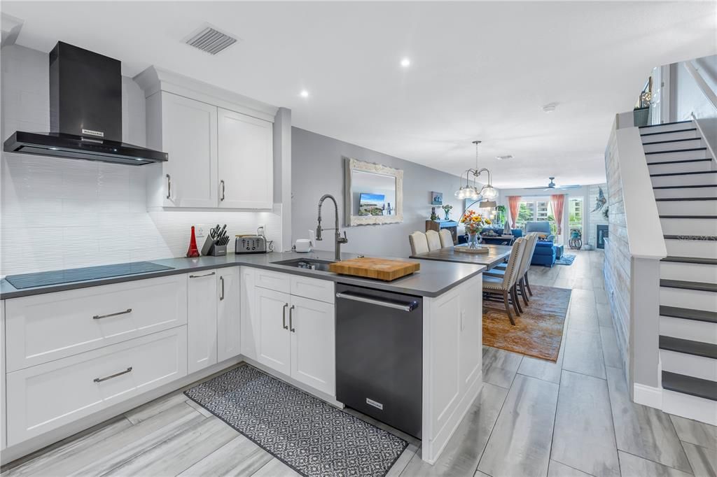 For Sale: $939,000 (3 beds, 3 baths, 2127 Square Feet)