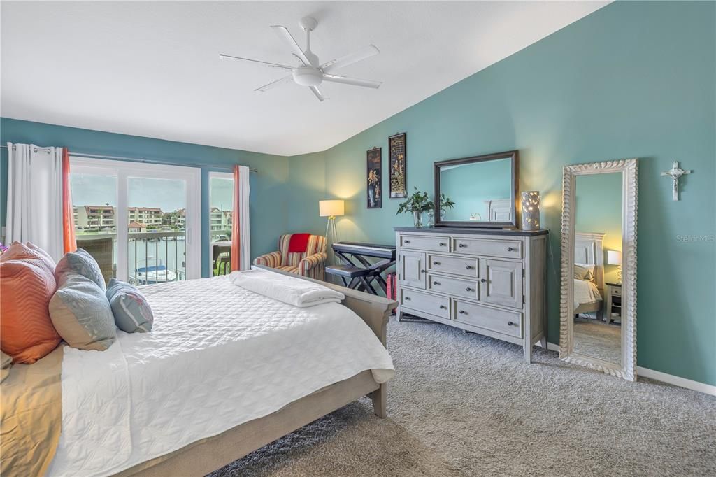 For Sale: $939,000 (3 beds, 3 baths, 2127 Square Feet)