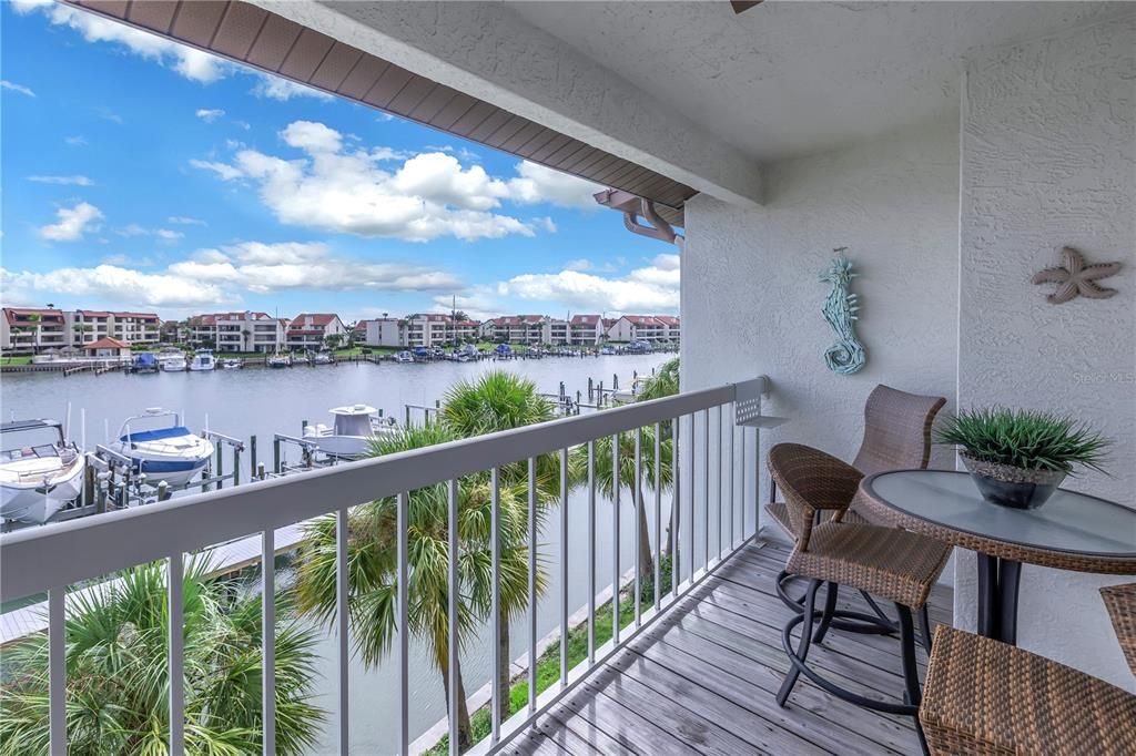 For Sale: $939,000 (3 beds, 3 baths, 2127 Square Feet)