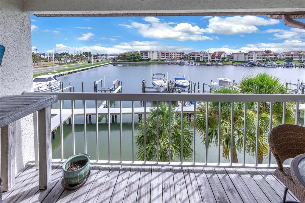 For Sale: $939,000 (3 beds, 3 baths, 2127 Square Feet)