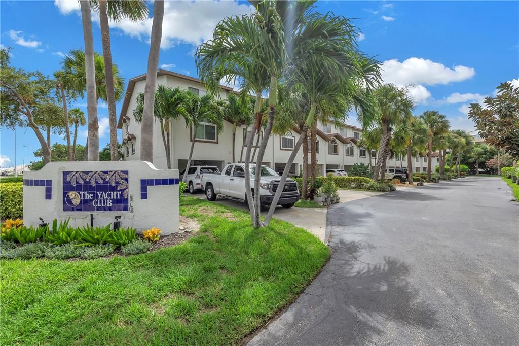 For Sale: $939,000 (3 beds, 3 baths, 2127 Square Feet)