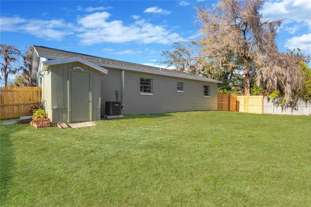 Active With Contract: $219,900 (2 beds, 1 baths, 914 Square Feet)