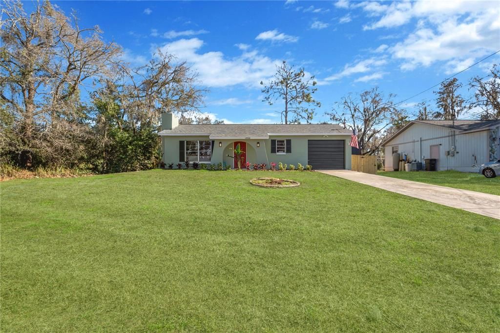 Active With Contract: $219,900 (2 beds, 1 baths, 914 Square Feet)