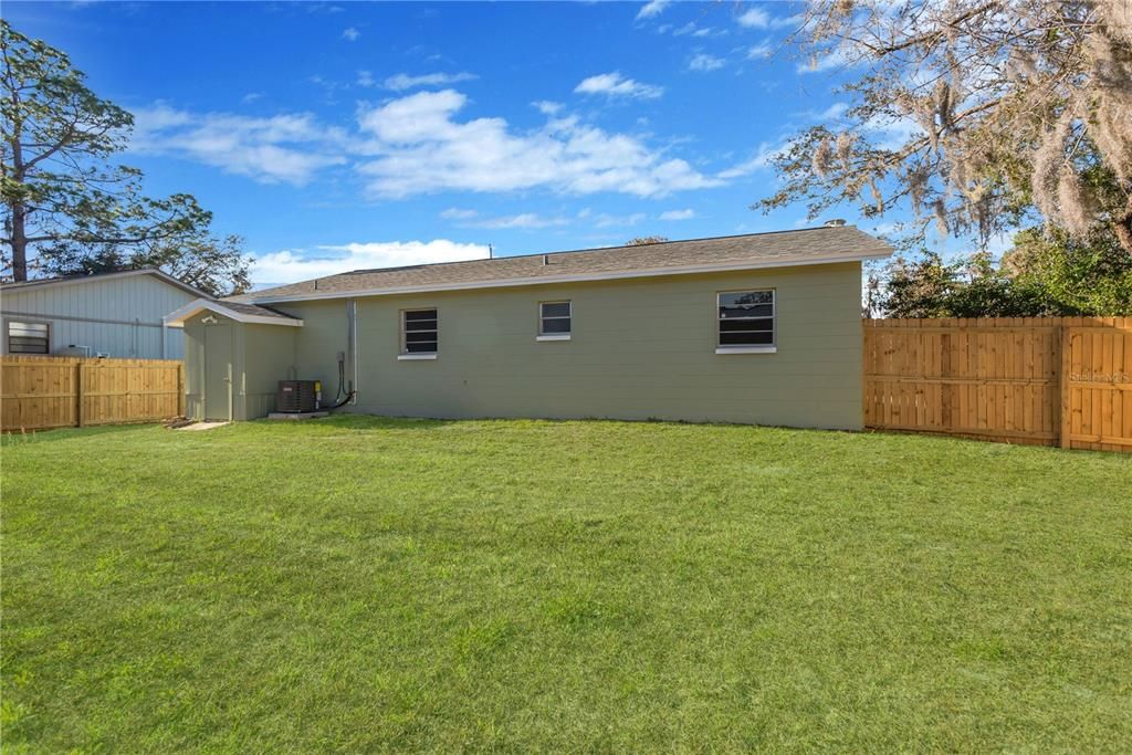 Active With Contract: $219,900 (2 beds, 1 baths, 914 Square Feet)