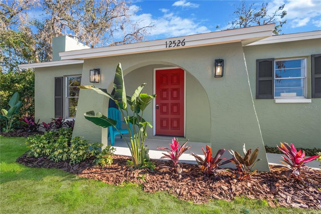 Active With Contract: $219,900 (2 beds, 1 baths, 914 Square Feet)