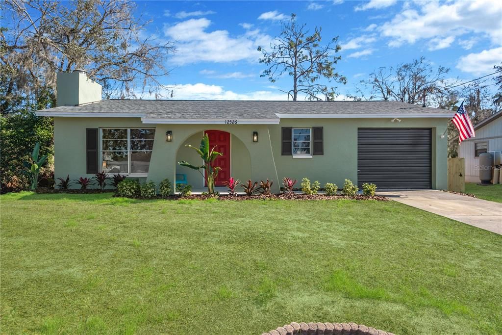 Active With Contract: $219,900 (2 beds, 1 baths, 914 Square Feet)