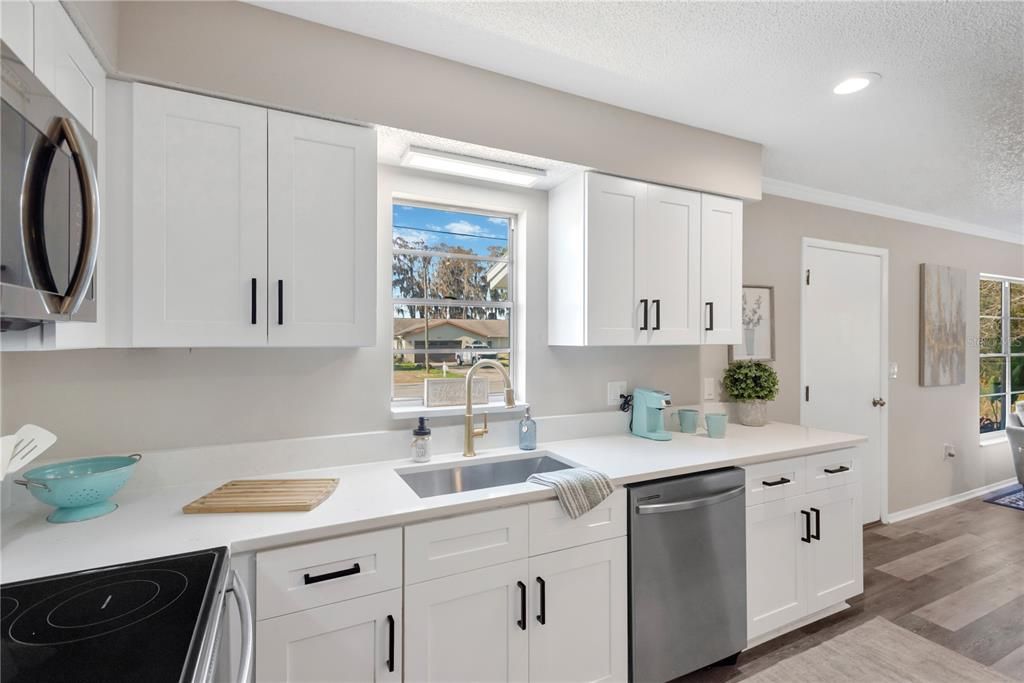 Active With Contract: $219,900 (2 beds, 1 baths, 914 Square Feet)