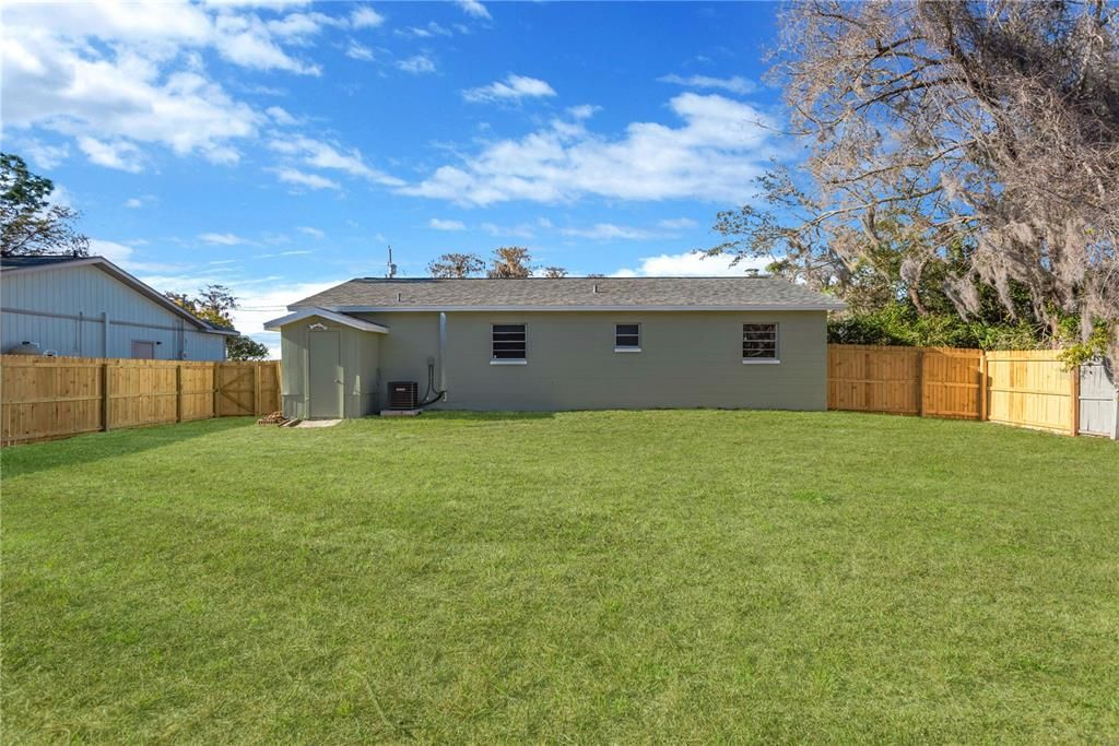 Active With Contract: $219,900 (2 beds, 1 baths, 914 Square Feet)