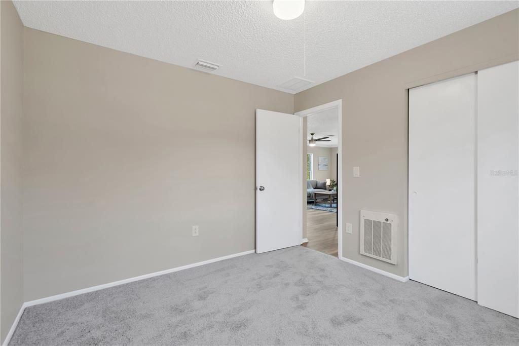 Active With Contract: $219,900 (2 beds, 1 baths, 914 Square Feet)