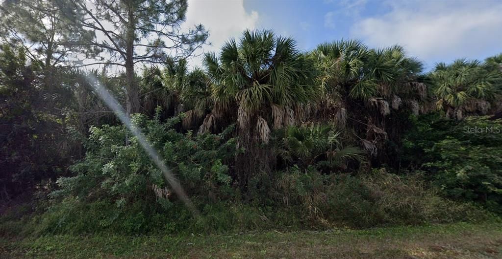 На продажу: $17,000 (0.18 acres)