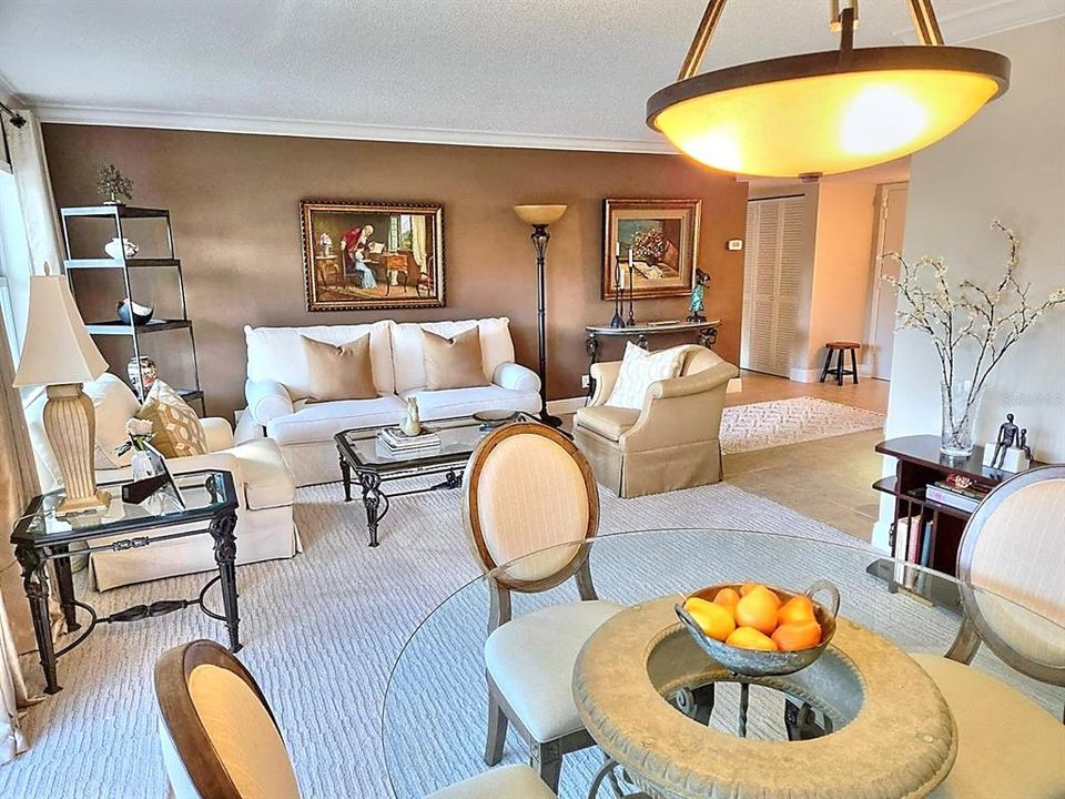 For Sale: $305,000 (2 beds, 2 baths, 1150 Square Feet)