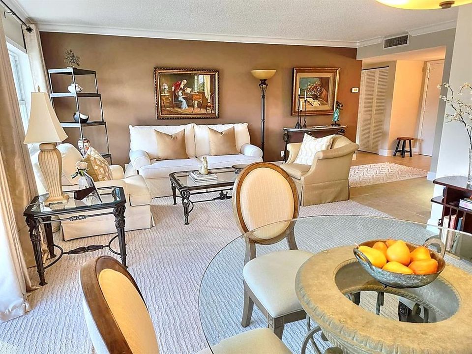 For Sale: $305,000 (2 beds, 2 baths, 1150 Square Feet)