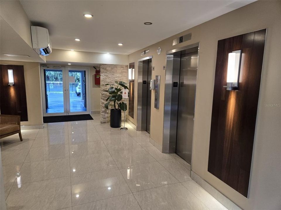 For Sale: $305,000 (2 beds, 2 baths, 1150 Square Feet)