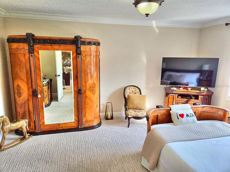 For Sale: $305,000 (2 beds, 2 baths, 1150 Square Feet)