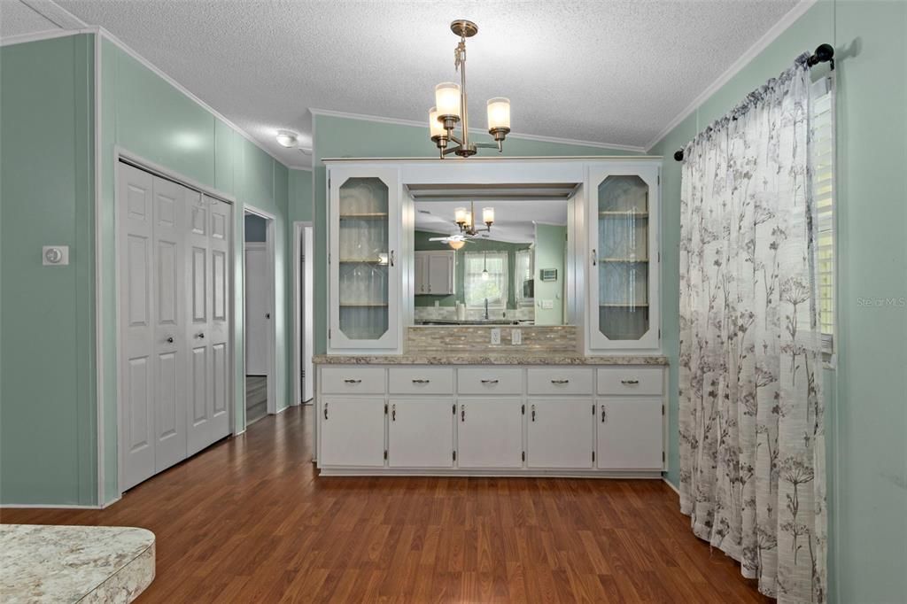 На продажу: $149,900 (2 спален, 2 ванн, 874 Квадратных фут)