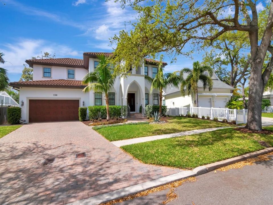 Activo con contrato: $2,595,000 (5 camas, 4 baños, 4308 Pies cuadrados)