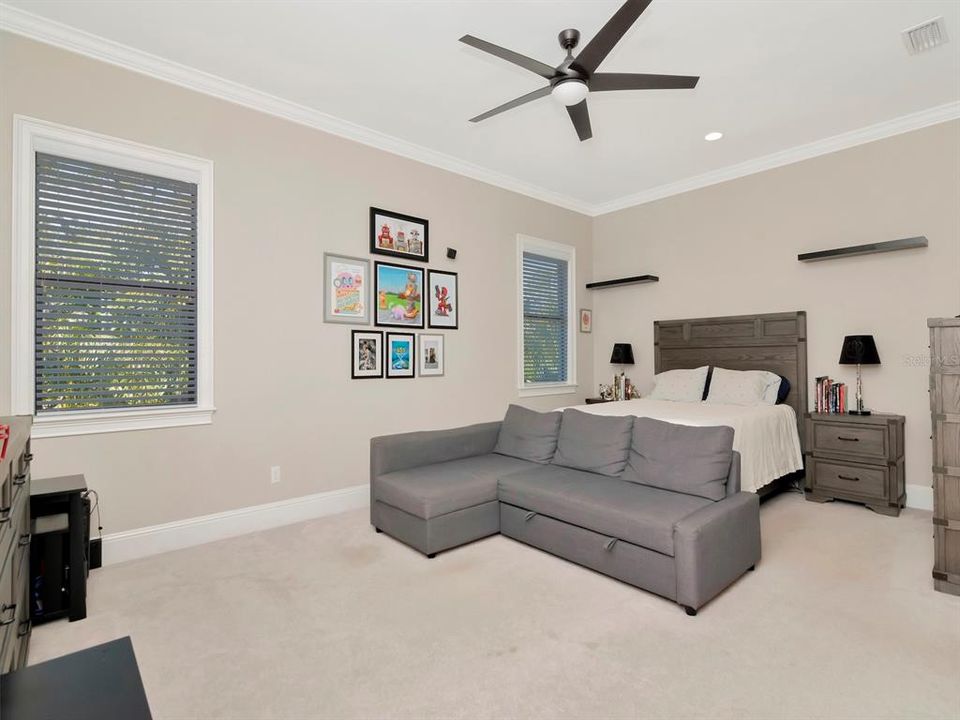 Activo con contrato: $2,595,000 (5 camas, 4 baños, 4308 Pies cuadrados)