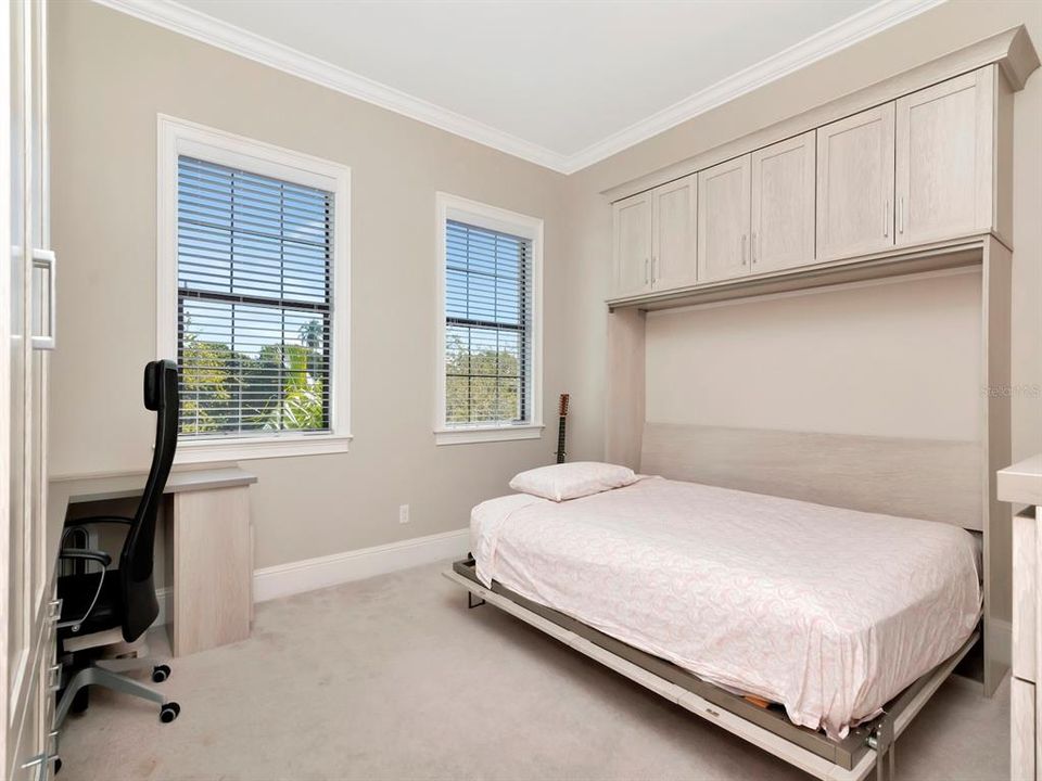 Activo con contrato: $2,595,000 (5 camas, 4 baños, 4308 Pies cuadrados)