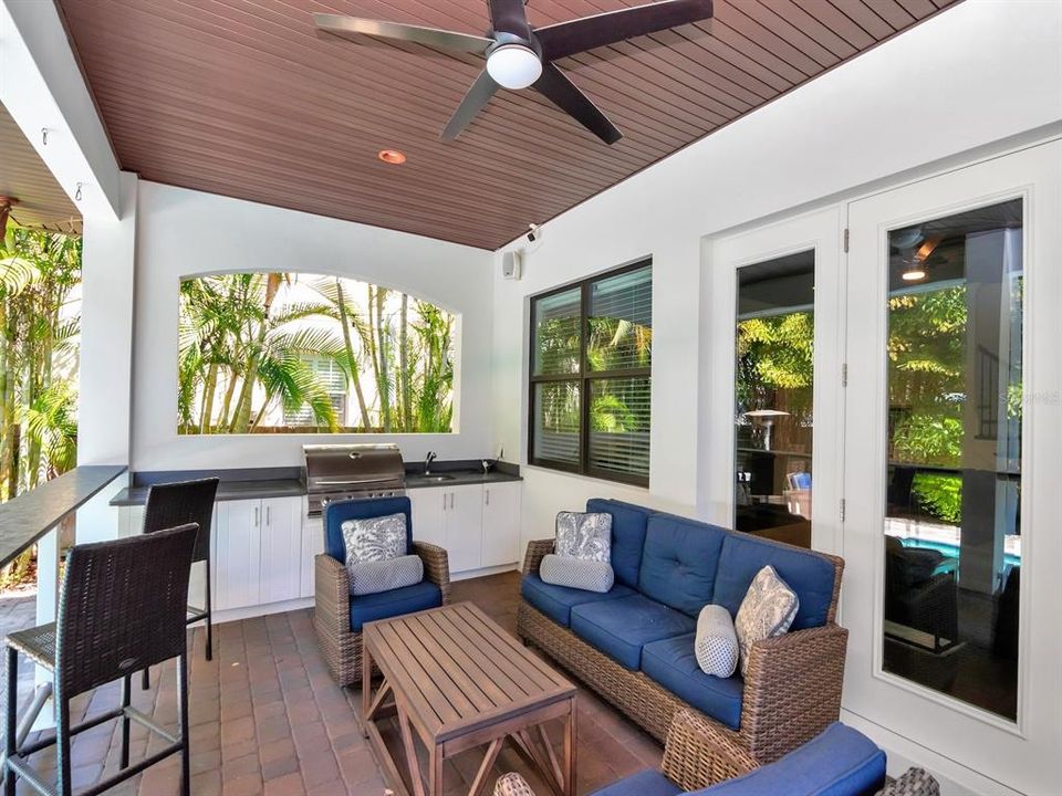 Activo con contrato: $2,595,000 (5 camas, 4 baños, 4308 Pies cuadrados)