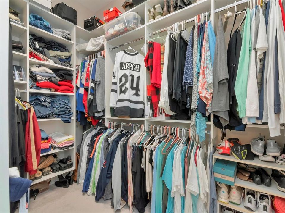Activo con contrato: $2,595,000 (5 camas, 4 baños, 4308 Pies cuadrados)