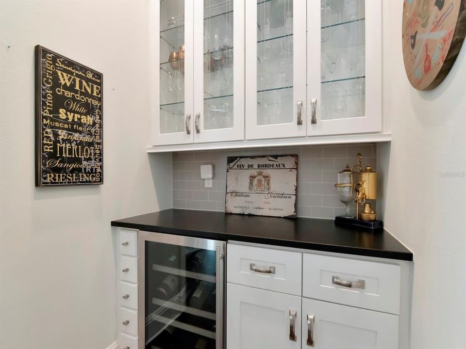 Activo con contrato: $2,595,000 (5 camas, 4 baños, 4308 Pies cuadrados)